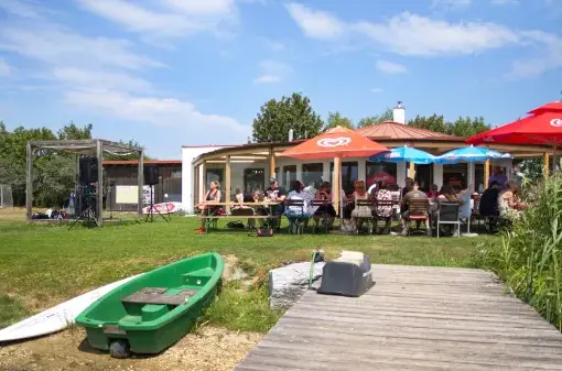 Gäste, Steg und Boot